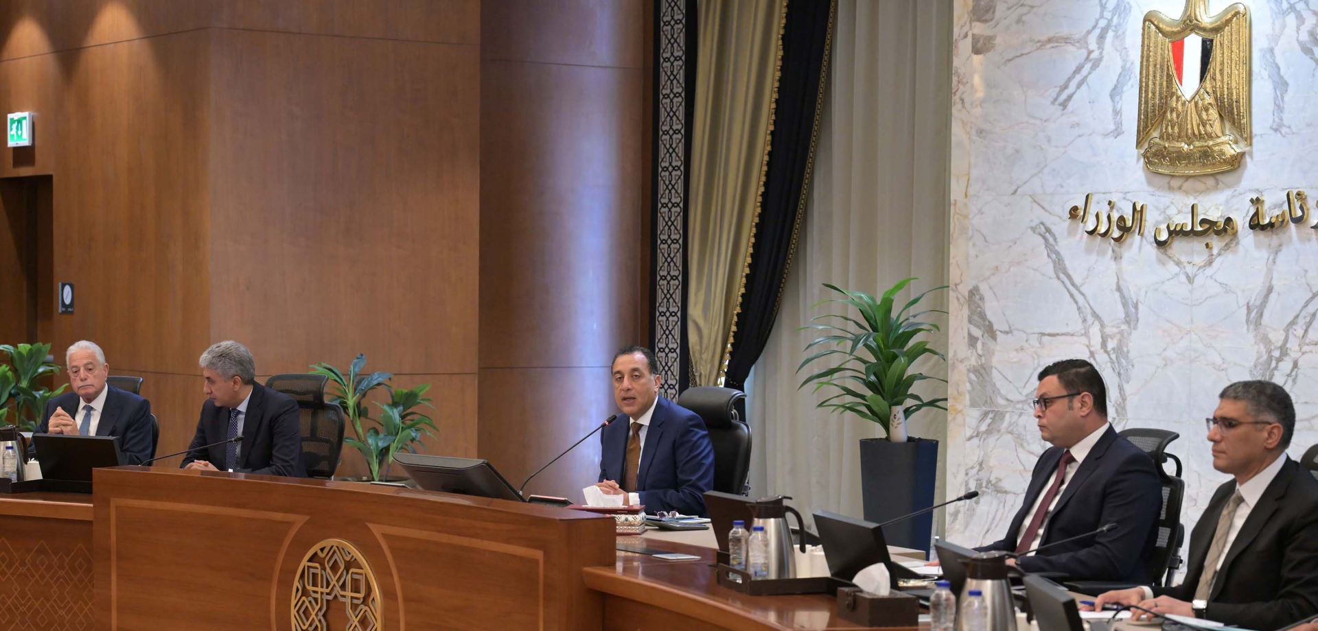 رئيس الوزراء يتابع خطة تطوير منطقة الأهرامات الاثرية